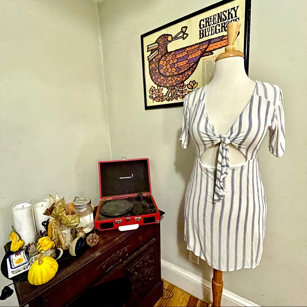 Pin Stripe Cut-out Dress